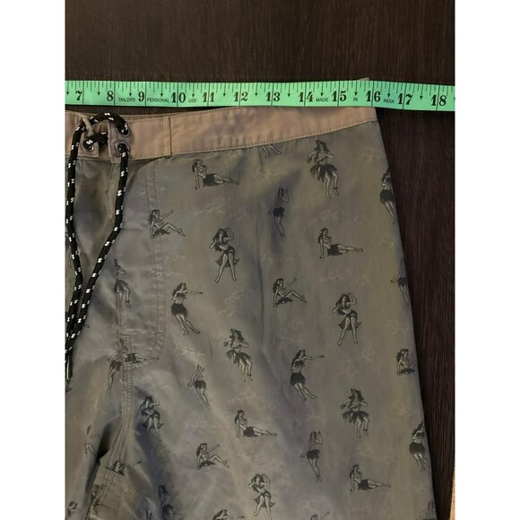 Iron And Resin Men's Haole Hula Girls Board Shorts Size 32 - Picture 5 of 7